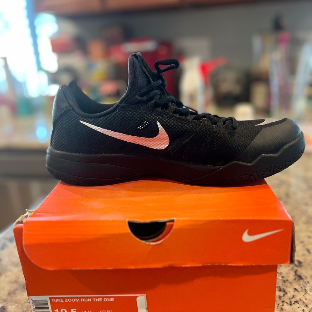 Nike zoom run the one size 10.5